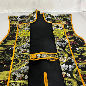 Kimono Giapponese Medievale e Rinascimentale Senza Maniche in Tessuto Intrecciato con Piume, Unisex per Adulti, Accessorio per Film e Televisione Indossabile da Veri Persone - Product Image 2