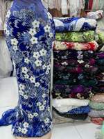 Tissu en velours uni de luxe, lourdement orné de perles, de paillettes et de broderies pour robes de soirée féminines