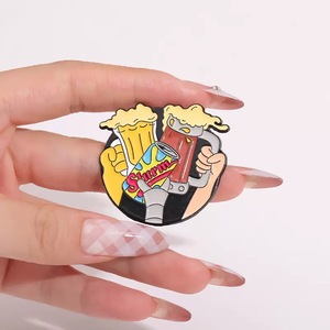 Giá nhà máy Thiết kế mới đơn giản cá nhân hóa về các loài ngoài hành tinh Đồ uống đa năng Hoạt hình Ghim cài áo men sứ dành cho bạn bè - Product Image 3