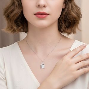 Collar de Plata de Ley S925 Chapado en Oro Real con Pequeña Pala de Moissanita - Product Image 4