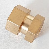 Pesanan Kecil OEM Diterima Mur Segi Enam Kuningan 8x12mm Kelas 4.8 Anti Karat Anti Getaran Performa Penguncian Perangkat Keras Umum