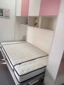 Cama Plegable de Pared Tamaño Queen con Estructura Resistente, Nuevo Diseño Horizontal que Ahorra Espacio, con Mecanismo de Escritorio y Herrajes - Product Image 5