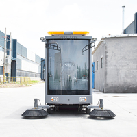 Balayeuse routière électrique professionnelle avec cabine fermée, toutes saisons, fonctions 4-en-1, nettoyage haute pression, pulvérisation d'eau