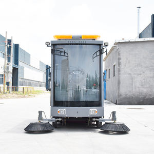 Balayeuse routière électrique professionnelle avec cabine fermée, toutes saisons, fonctions 4-en-1, nettoyage haute pression, pulvérisation d'eau - Product Image 3