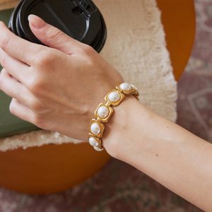 Brazalete con Imitación de Perlas en Tono Dorado, Joyería de Moda Geométrica para Mujer - Product Image 3