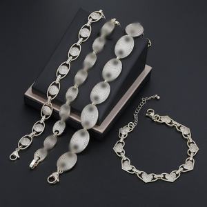 Pulsera Jxx para Mujer, Chapada en Oro de 14K, Diseño Moderno, Cadena de Nariz de Cerdo, Cadena del Amor, Joyería de Latón Personalizada - Product Image 1