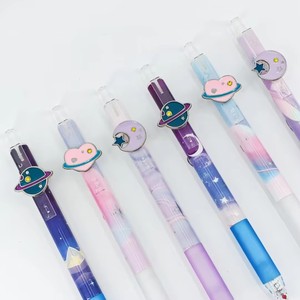 Simpatica <span class=keywords><strong>Penna</strong></span> Gel <span class=keywords><strong>a</strong></span> Forma di Pianeta con <span class=keywords><strong>Smalto</strong></span> <span class=keywords><strong>a</strong></span> Tema Cielo Stellato, Luna e Cuore, Punta da 0,5 mm, Inchiostro Nero, Scrittura Fluida, per Scuola e Ufficio - Product Image 4