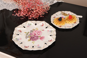 Set di stoviglie in ceramica reale, il Design ecologico della decalcomania floreale include piattino e tazze da tè per un elegante tè pomeridiano - Product Image 2