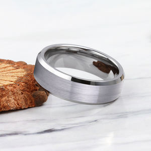 Anillo de tungsteno liso cepillado gris Gunmetal 8mm Borde biselado de alto pulido Anillo TIZTI Anillo de boda de titanio de tungsteno - Product Image 2