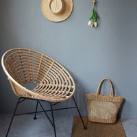 Fauteuil d'extérieur moderne et minimaliste en rotin PE tressé, résistant à l'eau, avec structure triangulaire en fer, anti-UV, couleur kaki