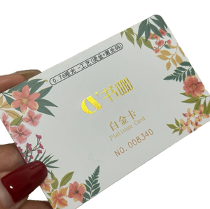 Tarjetas de Regalo Magnéticas de PVC Personalizadas al por Mayor 2026 - Impresión Digital con Estampado en Caliente con Lámina Dorada y Etiqueta Premium para Marca de Lujo - Product Image 1