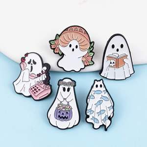Broches personnalisées en métal de zinc imprimées, motifs fantômes et animaux d'Halloween, idéales comme cadeau pour les amis lors de voyages - Product Image 2