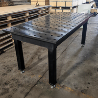 Système de fixation modulaire de table de soudage flexible 2D personnalisé avec surface usinée de précision pour l'assemblage industriel