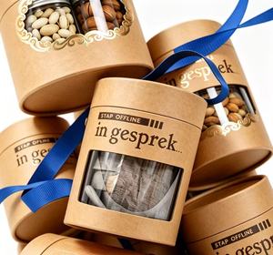 Emballage personnalisé en tube de papier kraft écologique avec fenêtre transparente en PVC, boîte cylindrique en papier pour l'emballage de vêtements, d'écharpes, de t-shirts, de serviettes - Product Image 2