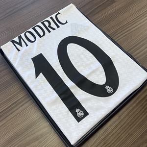 Camiseta de Fútbol Retro Personalizada MODRIC 11, Clásica, Vintage, 100% Poliéster, Transpirable, Ligera, Manga Corta, para Colección de Aficionados - Product Image 1
