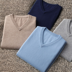 Pull-over décontracté épais en laine mérinos 100% pour homme, col en V, anti-rides, avec logo personnalisé OEM - Product Image 2