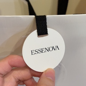 Bolsa de Papel de Lujo con Logotipo Estampado en Relieve, Bolsa de Compras para Ropa, Bolsa de Regalo de Papel con Etiqueta Colgante y Asa Insertada - Product Image 6