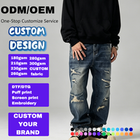 Jean baggy en denim bleu délavé style vintage pour homme avec design déchiré et patchwork, effet usé Y2K et effet vieilli