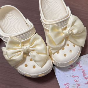 <span class=keywords><strong>Fleurs</strong></span> de chaussures en tissu caoutchouté en forme de nœud et de croix, pièces de boucles à clipser, ornements DIY, décorations pour empeignes de pantoufles, mode et durables - Product Image 1