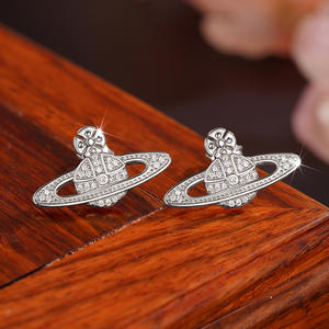 Pendientes de Constelación Dorada E4383, Joyería de Moda para Mujer, Chapados en Oro, Aleación, Cristal, Diamantes de Imitación, Diseño Moderno - Product Image 5