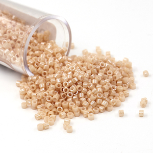 <span class=keywords><strong>Venta</strong></span> al por mayor 11/0 Glass <span class=keywords><strong>Delica</strong></span> Seed Beads Transparente <span class=keywords><strong>Venta</strong></span> caliente Japonés Glass Seed Wholesale Para la fabricación de joyas - Product Image 1