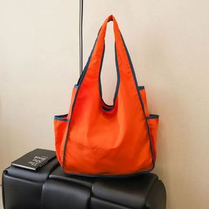 Sac fourre-tout pliable et réutilisable en polyester pour courses et cadeaux, avec logo personnalisé, promotion de Noël, vente directe usine - Product Image 6