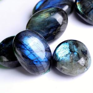 Venta al por mayor, piedra de Palma de luz de luna azul, piedra de cristal natural en bruto para otras artesanías de cristal, alrededor de 16 piezas por <span class=keywords><strong>kilo</strong></span> - Product Image 2