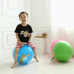 Pelota saltarina inflable ecológica de plástico para niños, juguete de pelota para saltar con agarre. - Product Image 4