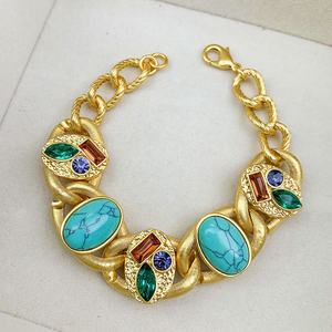 Parure de bijoux vintage bohème géométrique en laiton incrusté plaqué or, avec turquoise du Sud-Ouest, collier, boucles d'oreilles et bracelet - Product Image 4