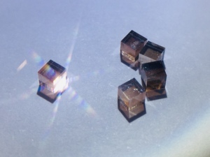 Cvd Cube Diamant 6 Côté Poli CVD Diamant Quantique Matériel Ultra-large Interdit Bande Passante Diamant Monocristallin - Product Image 5