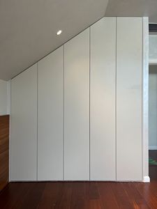 <span class=keywords><strong>Armadio</strong></span> Moderno in Legno per Camera da Letto con Ante a Battente - Design Durevole - Soluzione per Ottimizzazione dello Spazio e Stoccaggio in Soffitta - Product Image 2