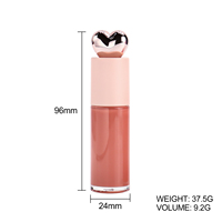 Tube rond rose en forme de coeur cosmétiques de marque privée ensembles de maquillage longue durée cosmétiques huile pour les lèvres huile pour les lèvres de luxe en or