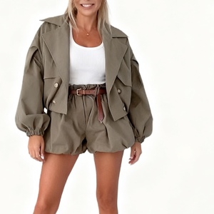 ชุดเซ็ต 2 ชิ้น เสื้อโค้ทเทรนช์สั้นคอปกสีพื้นลำลองสำหรับผู้หญิงและกางเกงขาสั้น แฟชั่น - Product Image 3