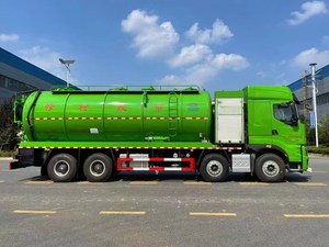 Camion aspirateur à jet sur mesure Liuzhou 4 essieux 12 roues, moteur Yuchai 500 CV, réservoir d'eaux usées de 33 m³ pour le nettoyage municipal et le dragage de rivières - Product Image 3