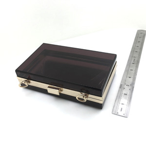 Piccola <span class=keywords><strong>pochette</strong></span> <span class=keywords><strong>nera</strong></span> in acrilico Minaudiere con manico a catena borsa quadrata dal Design delicato ed elegante - Product Image 2