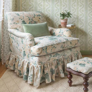 Fauteuil vintage français à motifs floraux, en bois massif, avec tissu rétro, pour salon, chambre ou décoration de villa - Product Image 1