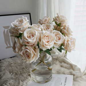 Rose <span class=keywords><strong>Artificiali</strong></span> in Velluto Rosso Best Seller, Bouquet di 7 Grandi Rose <span class=keywords><strong>Artificiali</strong></span>, Fiori Finti per Decorazioni Chiesa e Matrimoni - Product Image 4
