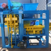 Système automatisé de fabrication de blocs de ciment QT4-25 pour diverses applications de blocs de béton, applicable au Congo