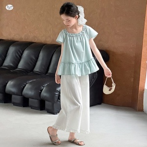 Vêtements d'été pour grandes filles, haut à manches flottantes avec garniture en dentelle, pantalon Capri à jambes larges, ensemble deux pièces - Product Image 3
