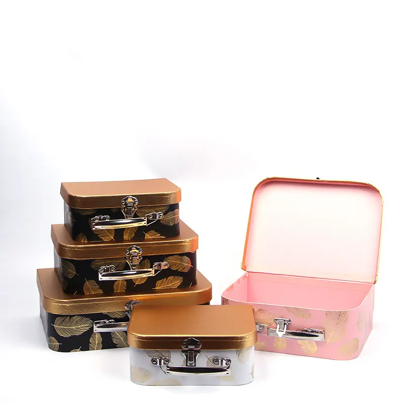 Boîte à main d'estampage d'or haut de gamme boîte-cadeau valise trois pièces avec serrure boîte-cadeau en papier métallique avec cadeau de fleurs