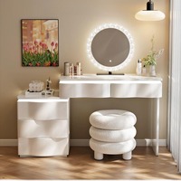 Coiffeuse LED Courbée Moderne avec Miroir Lumineux, Commodes Ondulées et Chaise Boucle – Ensemble Complet pour Chambre à Coucher