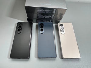 สมาร์ทโฟน <span class=keywords><strong>Galaxy</strong></span> <span class=keywords><strong>Z</strong></span> <span class=keywords><strong>Fold4</strong></span> รุ่นใหม่ 99% สภาพ A+ ขนาด 7.6 นิ้ว พับได้ รองรับ 5G/LTE ความจุ 256GB เวอร์ชั่นอเมริกาแท้ ปลดล็อคแล้ว - Product Image 4