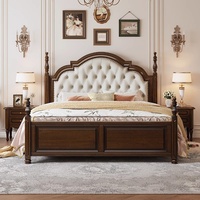 Tempat Tidur Double 18m Gaya Vintage Country Amerika dari Kayu Mahoni Solid dengan Headboard Berlapis Kain dan Desain Kotak Penyimpanan Tinggi Model Kastil