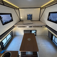 Camping-car léger escamotable pour pick-up avec cuisine, coin repas et espace de couchage pour le camping tout-terrain