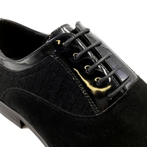Chaussures habillées en cuir véritable italien faites à la main, en daim de vache noir brillant, confortables, de haute qualité, pour l'automne, avec logo personnalisé - Product Image 6