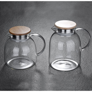 Carafe en verre borosilicate de haute qualité 1,2 L avec couvercle en acier inoxydable et bec verseur en forme de bec de canard pour boissons froides et infusions de fruits estivaux - Product Image 3