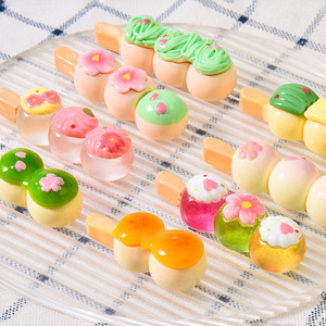 Brochettes miniatures de fleurs de <span class=keywords><strong>cerisier</strong></span> de style <span class=keywords><strong>japonais</strong></span>, accessoires de jouets pour maisons de poupées, décorations de jeu d'imitation et ornements de bureau - Product Image 2