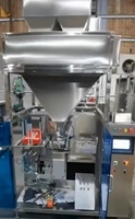 Machine d'emballage de type doy-pack à 3 stations avec système de pesage multi-têtes pour les chips, les collations, les graines, les céréales