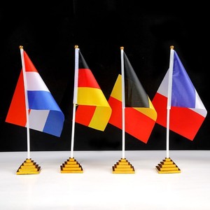 No. N. 8 Set di 7 <span class=keywords><strong>Bandiere</strong></span> Nazionali in Poliestere con Manovella Manuale, <span class=keywords><strong>Bandiere</strong></span> di Paesi <span class=keywords><strong>del</strong></span> <span class=keywords><strong>Mondo</strong></span>, <span class=keywords><strong>Bandiere</strong></span> di Club Calcistici, Bandiera <span class=keywords><strong>del</strong></span> Regno Unito, Francia, USA, Spagna - Product Image 4