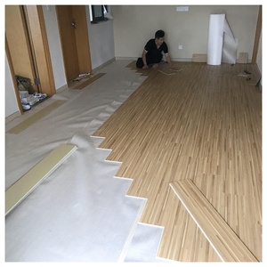 <span class=keywords><strong>Planche</strong></span> de sol en vinyle Click hybride à noyau rigide SPC en chêne gris gaufré à grain de bois - Product Image 4